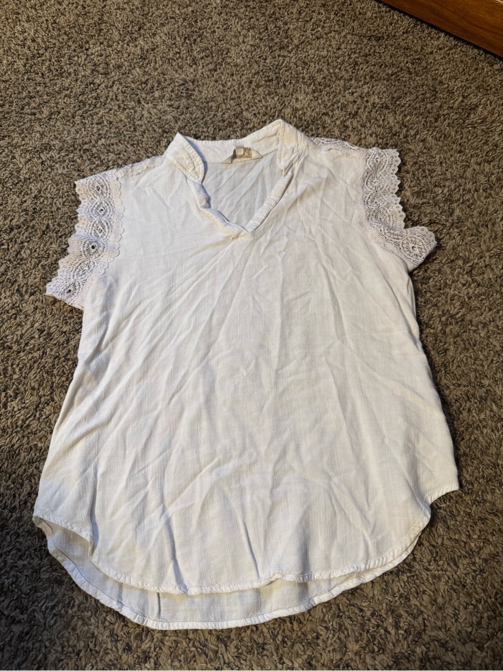 Amaryllis White Lace Cap-Sleeve V-Neck Blouse